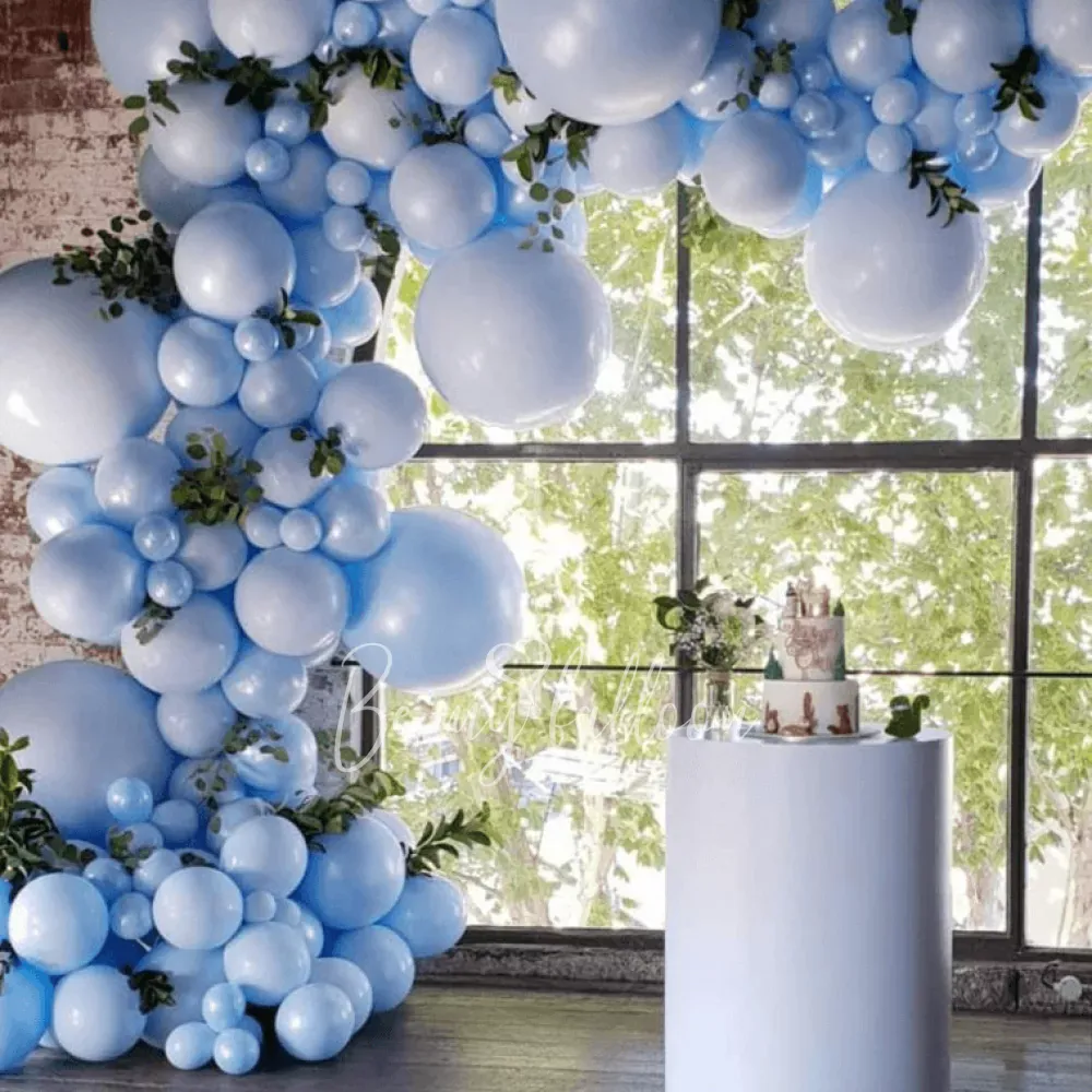 7m Blue shades organic balloon garland with leaves and table